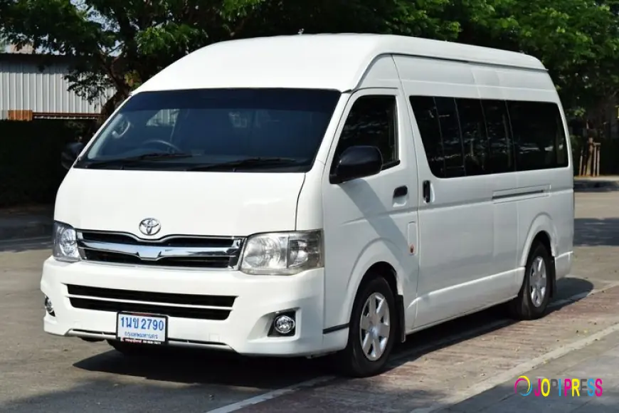 How a Maxi Taxi in Doncaster Can Simplify Your Airport Transfers