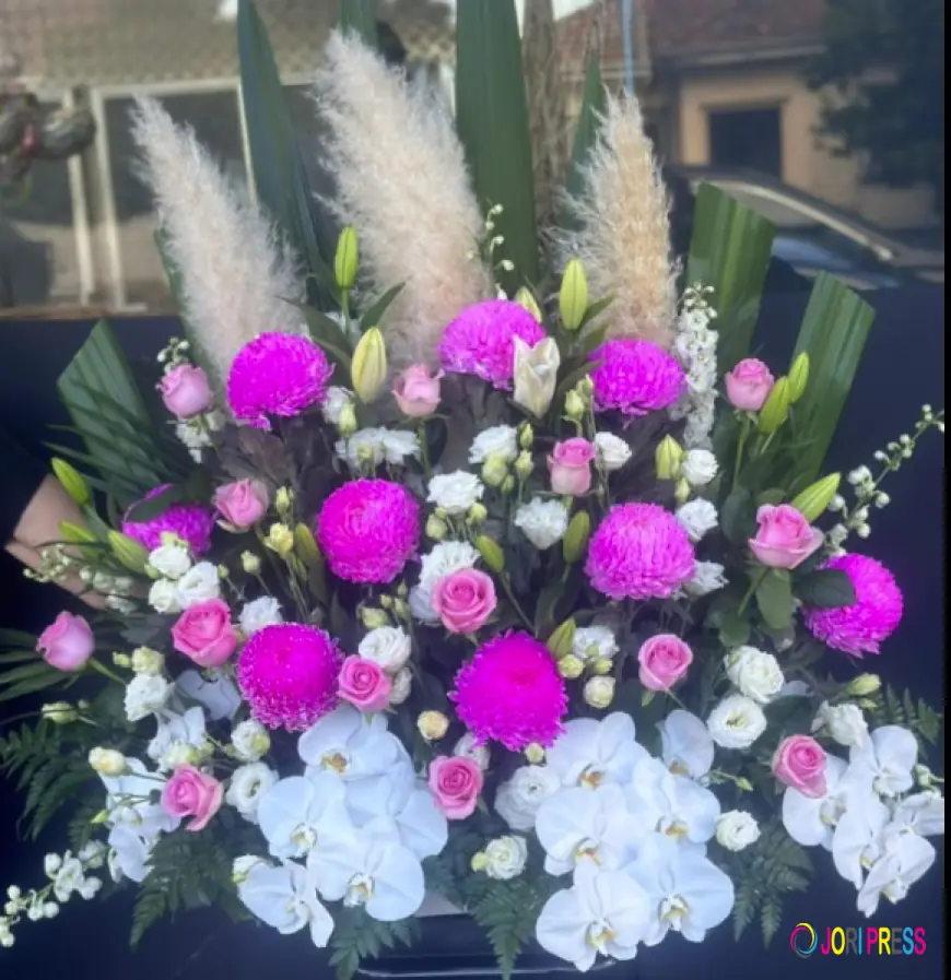 Celebrate the Season with Stunning Christmas Floral Arrangements