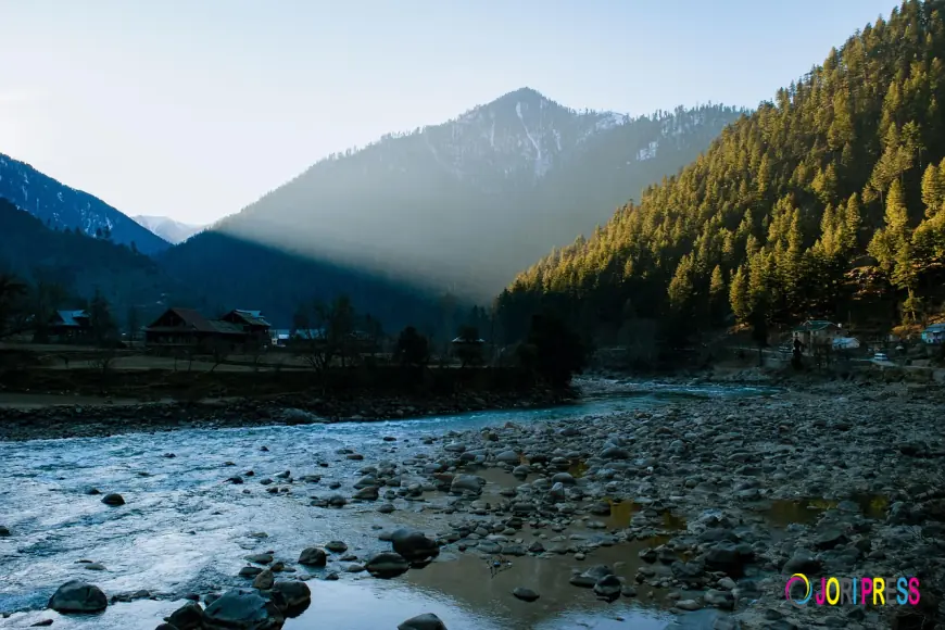 Where Snow Meets Romance: Your Dream Kashmir Escape