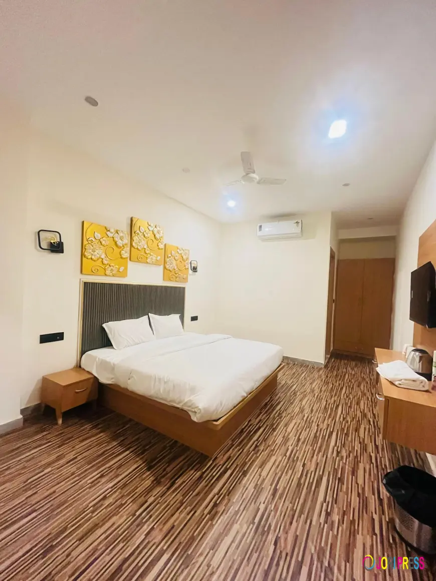 Discover Elegant Hotel Rooms near Gaur City Mall – Experience Comfort at Hotel Indriya