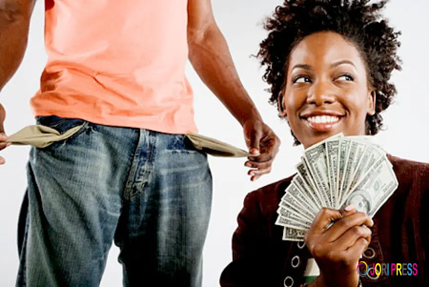 The Secret That Made My Boyfriend Start Giving Me His Entire Salary Every Month