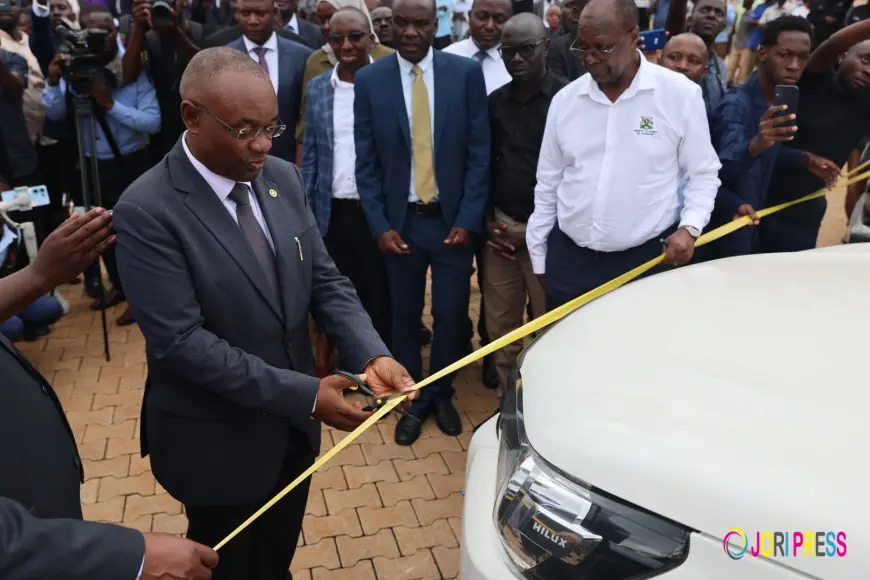 Local Gov’t Leaders receive over 196 Vehicles to support service delivery.
