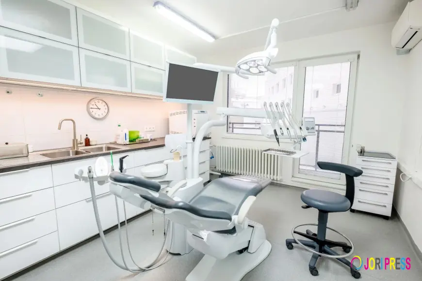 How to Take Care of Dental Implants and Improve Overall Mouth Hygiene