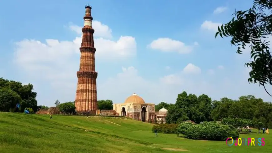 Explore Delhi’s Top Attractions with a One Day Bus Sightseeing Tour