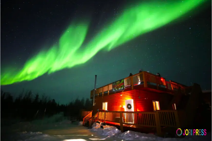 Luxury vs Budget Aurora Tours in Yellowknife: Which One to Pick?