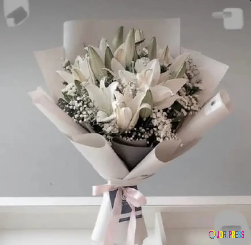 Express Your Condolences with Thoughtful Sympathy Flowers South Yarra