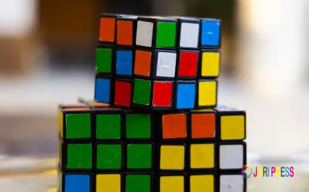 How to Solve a Rubik’s Cube: Beginner Method That Actually Works