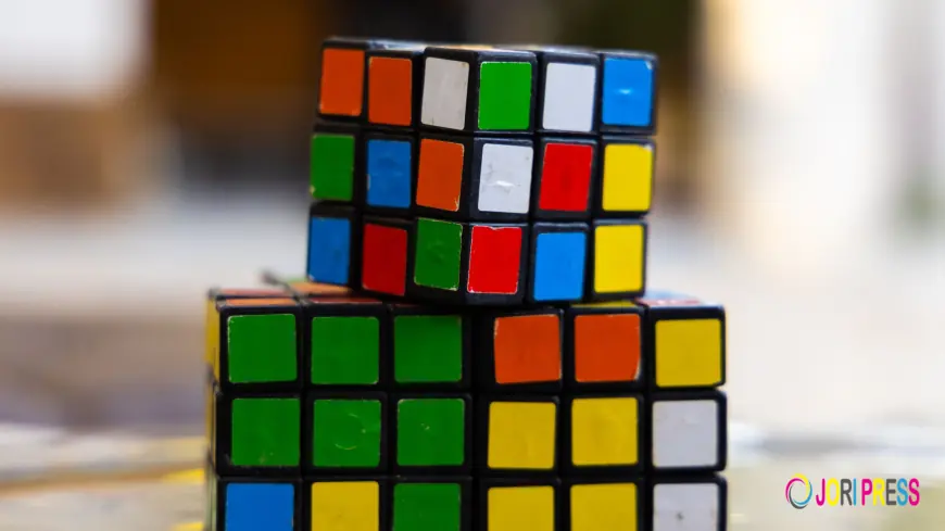 How to Solve a Rubik’s Cube: Beginner Method That Actually Works