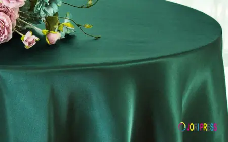 How Can Event Planners Select the Perfect Tablecloths for a Wedding Theme?