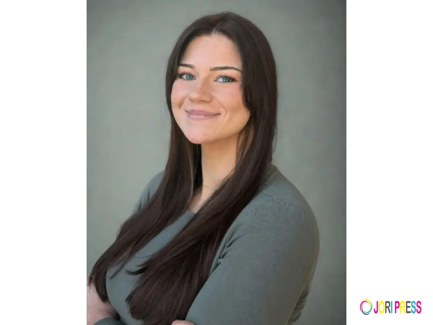 SelecTech Names Chloe Thomas as Marketing Manager