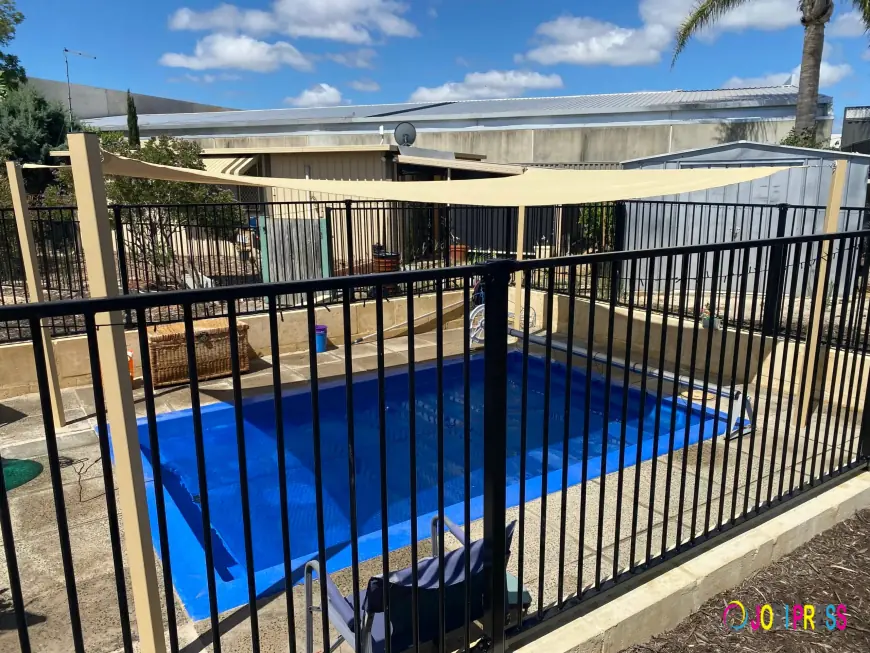 Straight Up Retaining Launches Premium Pool Fencing Services in Perth, WA