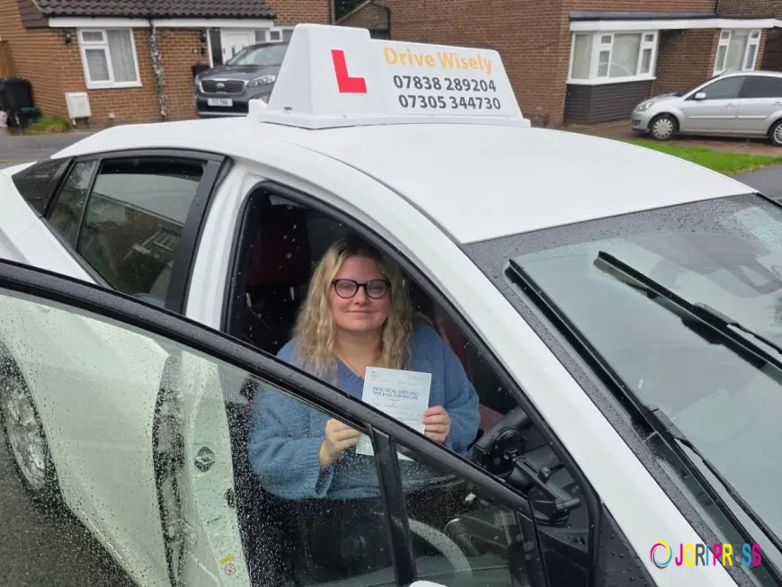 Build Confidence Behind the Wheel with Automatic Driving Lessons in Worcester Park
