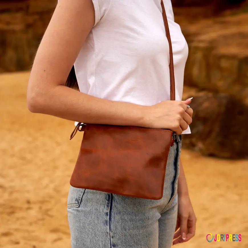 How to Choose a Leather Handbag for Women in Australia?