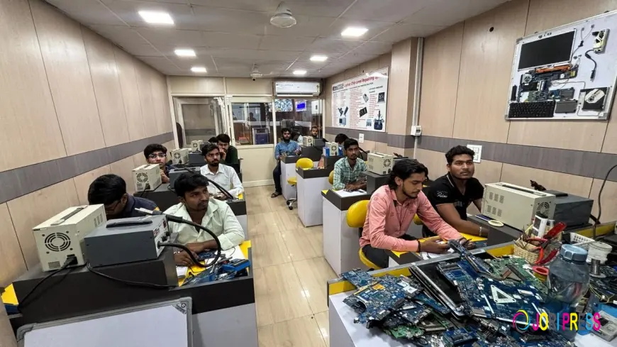 Multitech Institute Expert Faculty for Laptop Repairing Center in Tilak Nagar