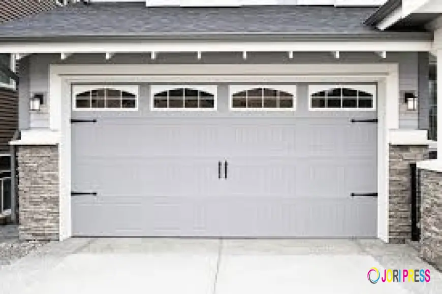 Signs Your Neighborhood Trends Are Shifting Toward Modern New Garage Doors in Hendersonville, TN