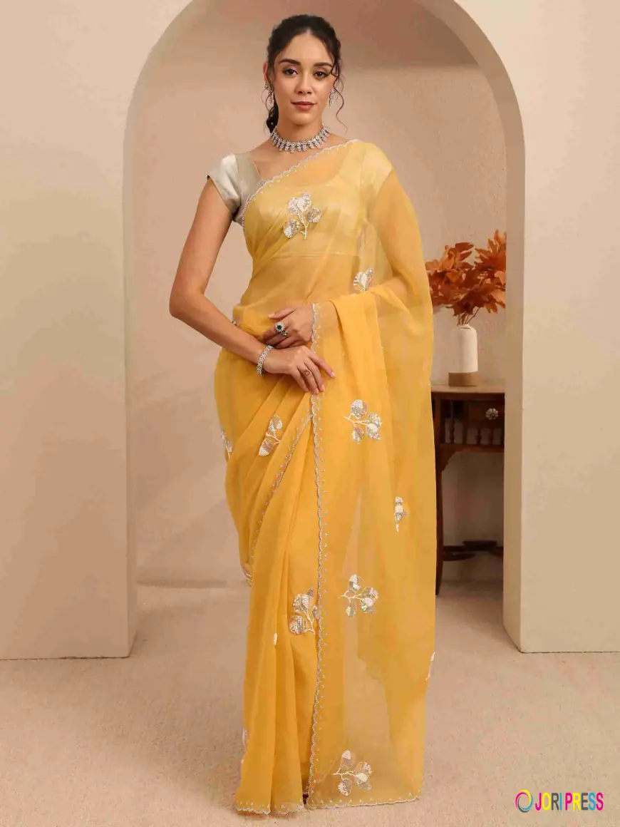 How to Choose the Perfect Engagement Sarees for Bride