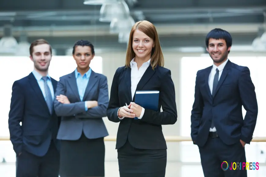 Why Mid Career Professionals Feel Stuck and How to Move Forward?