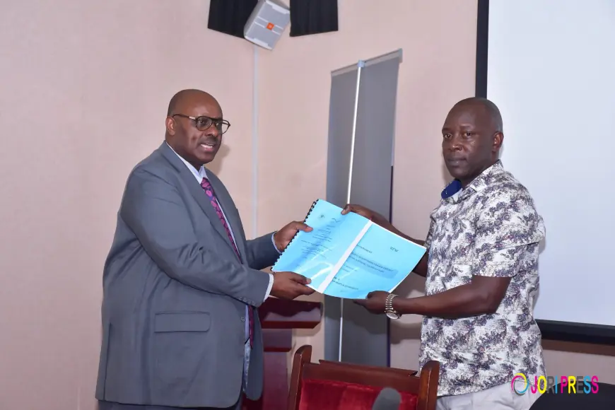 MoLG Signs Contracts to Rehabilitate 139km of Community Access Roads in Northern Uganda
