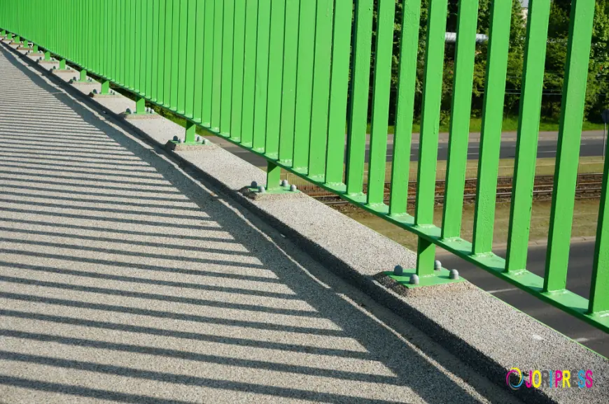 Straight Up Retaining Fencing Expands Colorbond Slat Fencing Services in Perth, WA