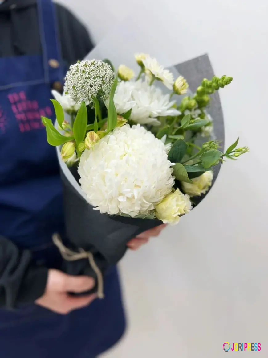 From Wreaths to Bouquets: Understanding Different Funeral Flowers
