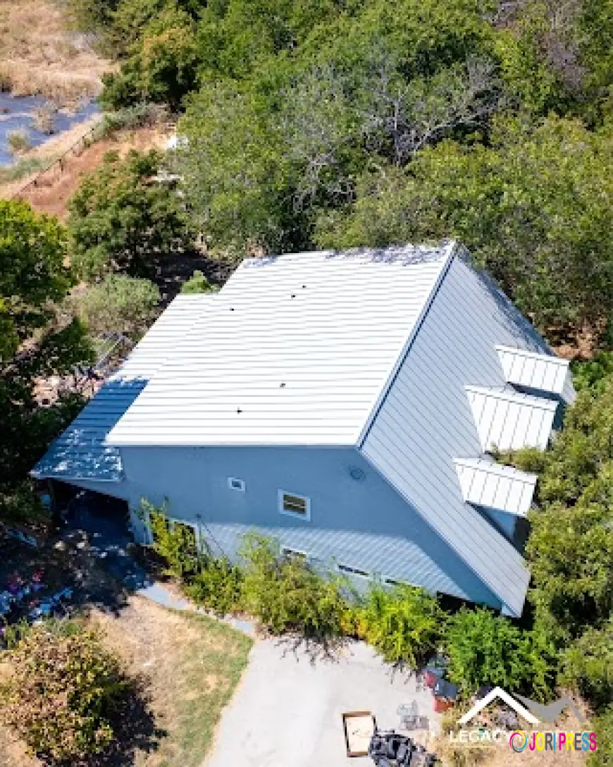 Looking for Roof Fixers Near Me? Avoid These Common Mistakes