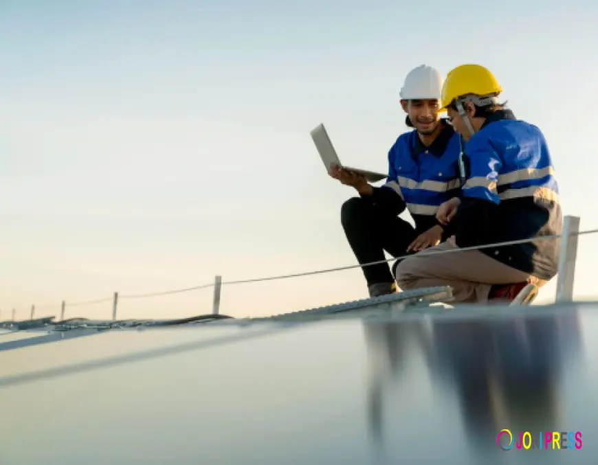 What Differentiates an Ordinary Roofing Service from a Reliable Emergency Roof Repair Contractor?